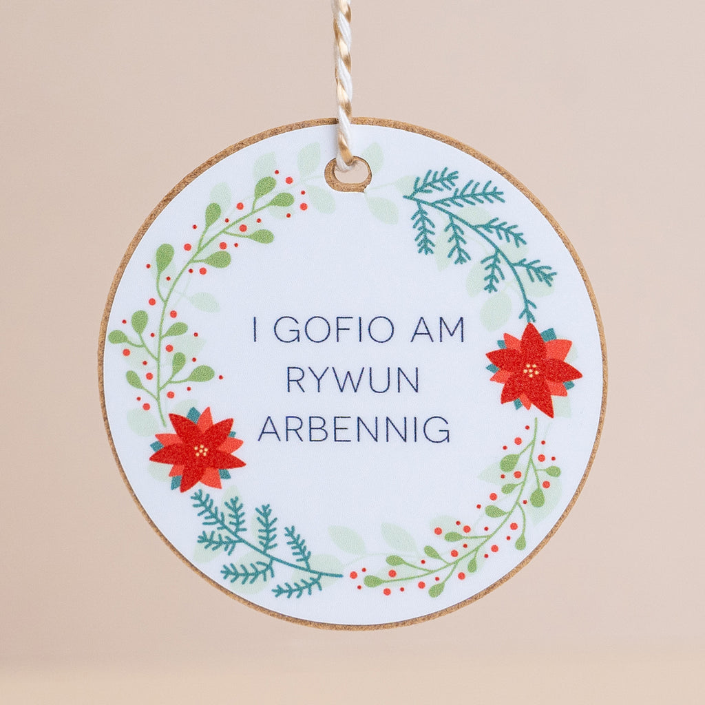 Christmas Gift Decoration - I Gofio am Rywun Arbennig - To Remember Someone Special - Nadolig