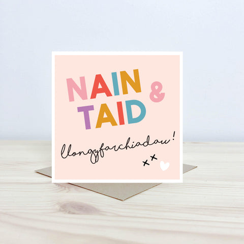 Welsh baby card 'Nain a Taid - Llongyfarchiadau!' pink - Nansi Nudd